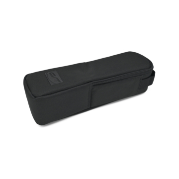 Trekvartvisning af Contec batteritaske til rammebatterier i liggende position, taget fra bunden.