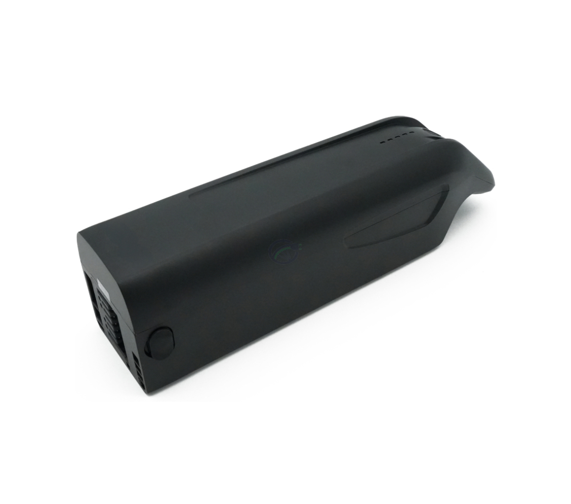 Trekvartsvinkel af AEG DownTube 36V 12.8Ah erstatningscykelbatteri.
