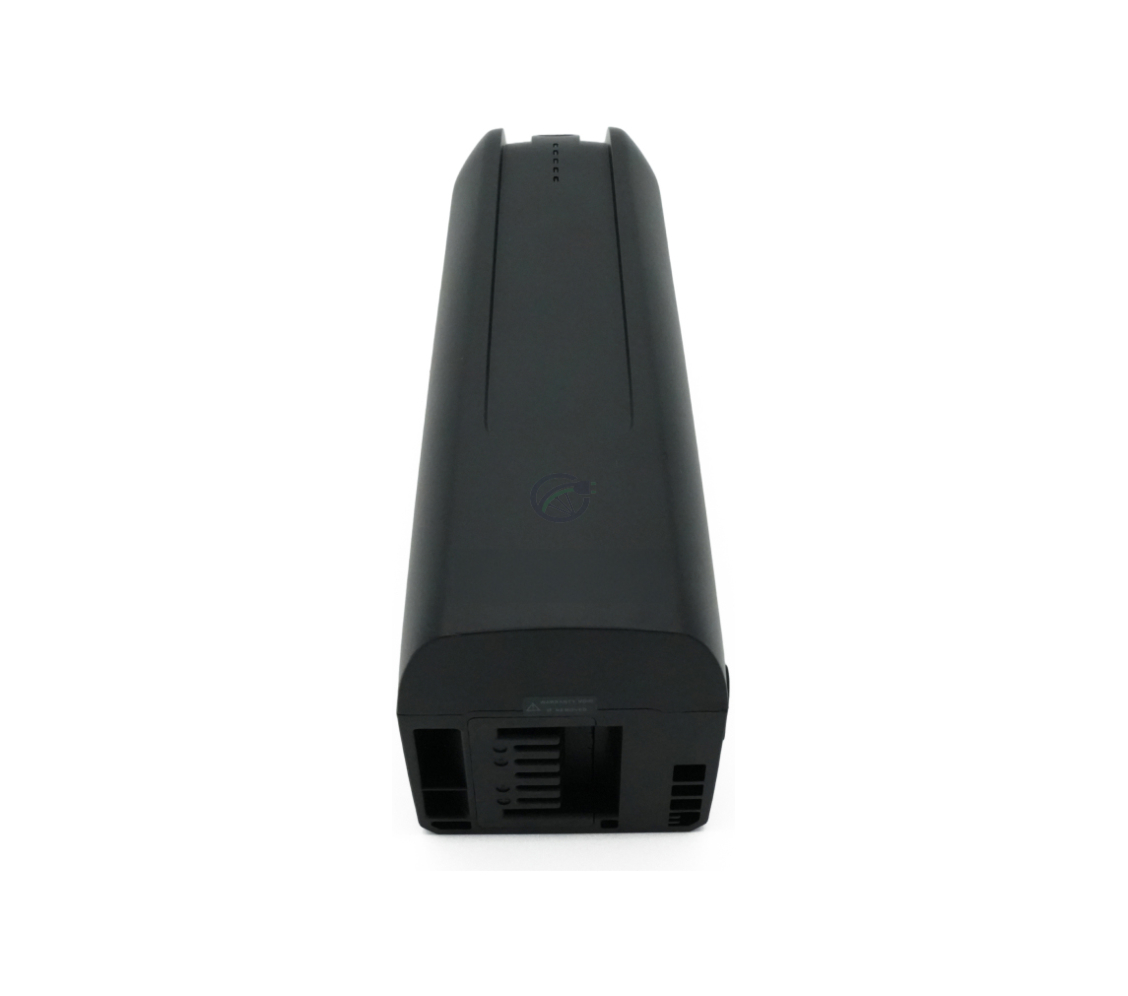 Topvinkel af AEG DownTube 36V 12.8Ah erstatningscykelbatteri, hvor cykeltilslutningen er tydeligt synlig.
