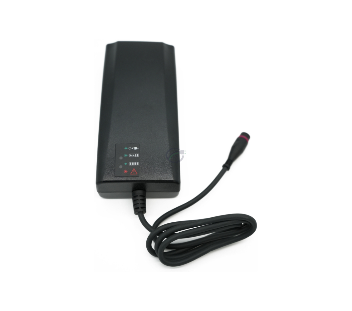 Set ovenfra af Alber Neodrives Z20 V8 RS opladeren. Ladeindikatoren er tydeligt synlig.