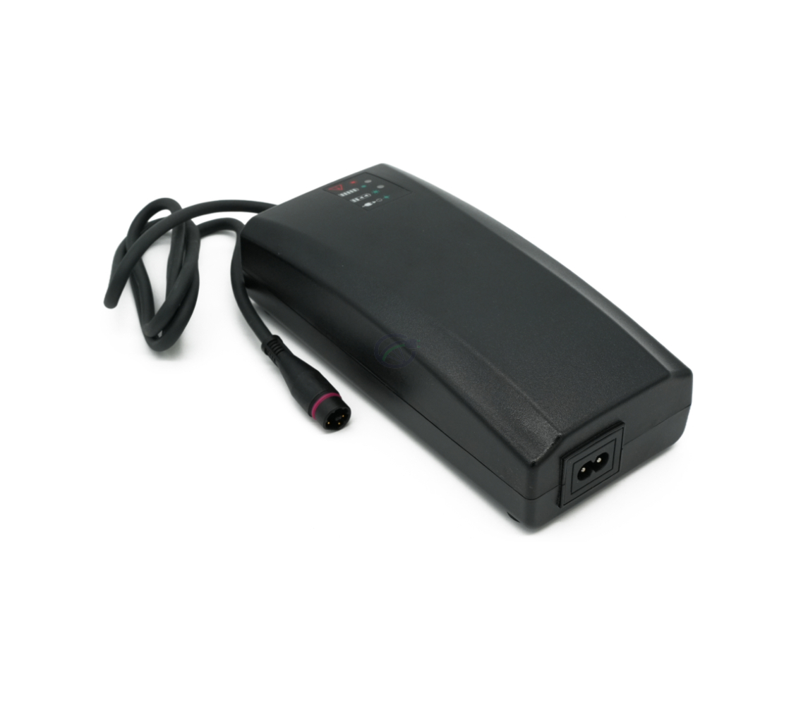 Trekvartsvinkel af Alber Neodrives Z20 V8 RS opladeren set forfra uden strømkabel.