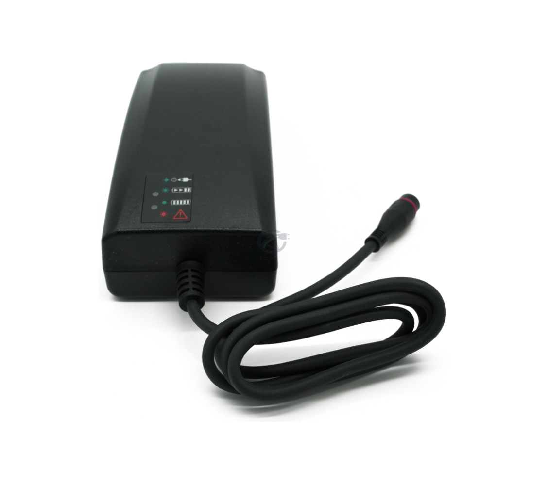 Set bagfra af Alber Neodrives Z20 V8 RS opladeren. Ladeindikatoren er synlig.
