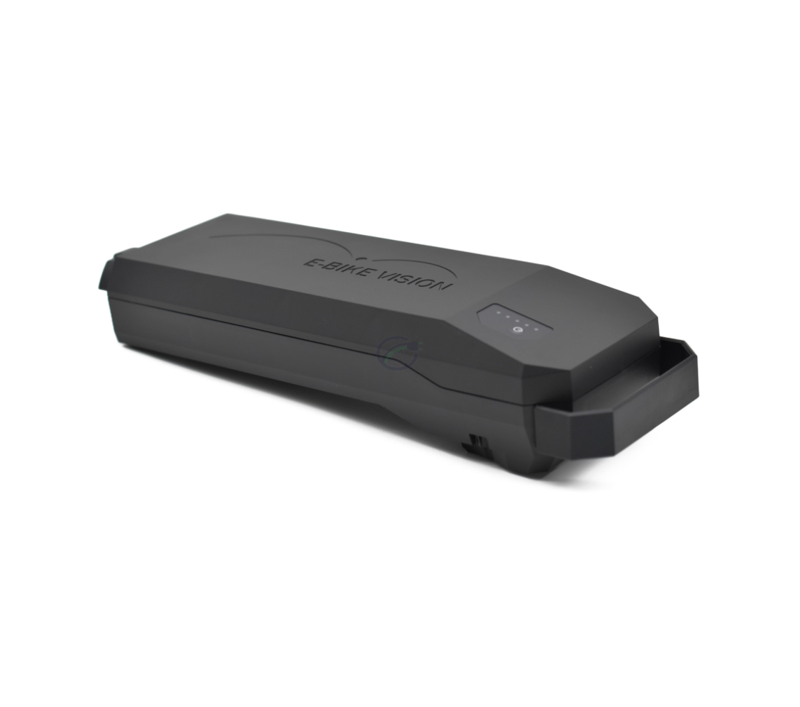 Tredjedels visning fra bagsiden af Bosch Powerpack 360 Performance/Active bagagebærer E-Bike Vision cykelbatteri. Håndtaget og batteriindikatoren på batteriet er synlige.