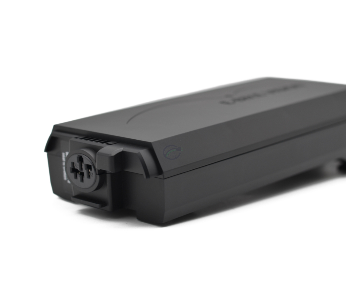 Forsiden af Bosch Powerpack 360 Performance/Active bagagebærer E-Bike Vision cykelbatteri. Cykeltilslutningen er synlig.