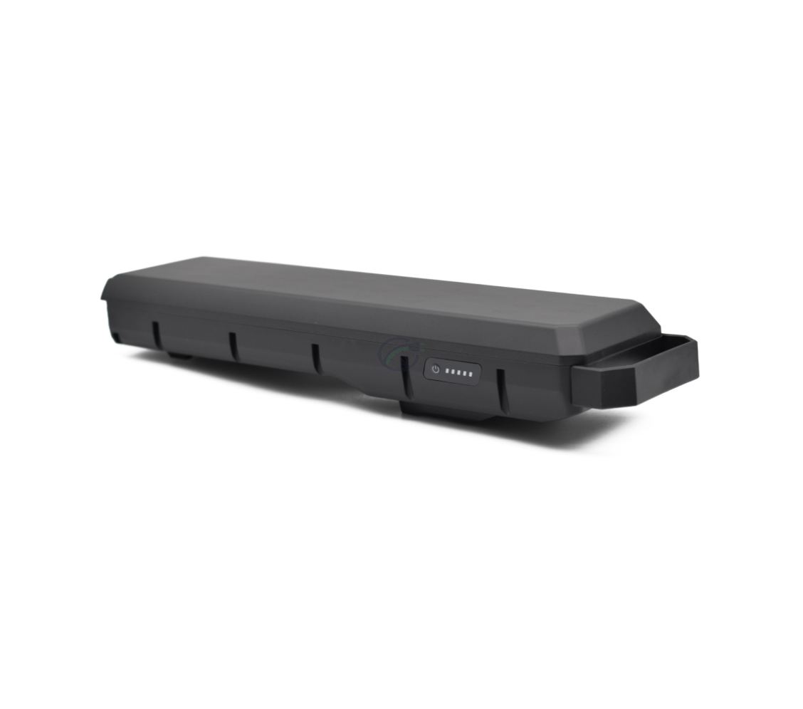 Klart billede af Bosch Powerpack 540 Performance/Active Bagagebærer E-Bike Vision cykelbatteri. Billedet er en trekvart visning, batteriindikatoren og håndtaget er tydeligt synlige.