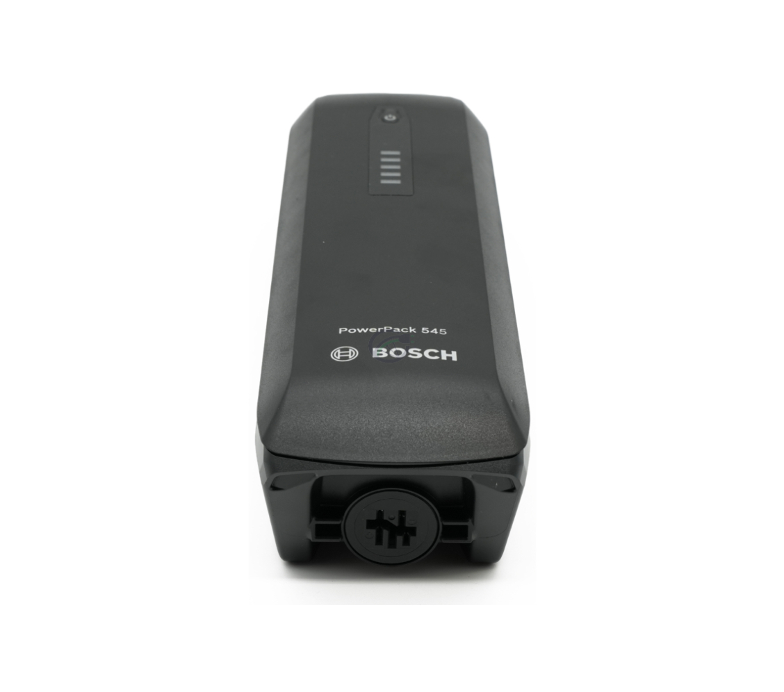 Foto taget fra forsiden af Bosch Powerpack 545 SMART Frame cykelbatteri. Forsiden og bunden med cykeltilslutningen af batteriet er synlige.
