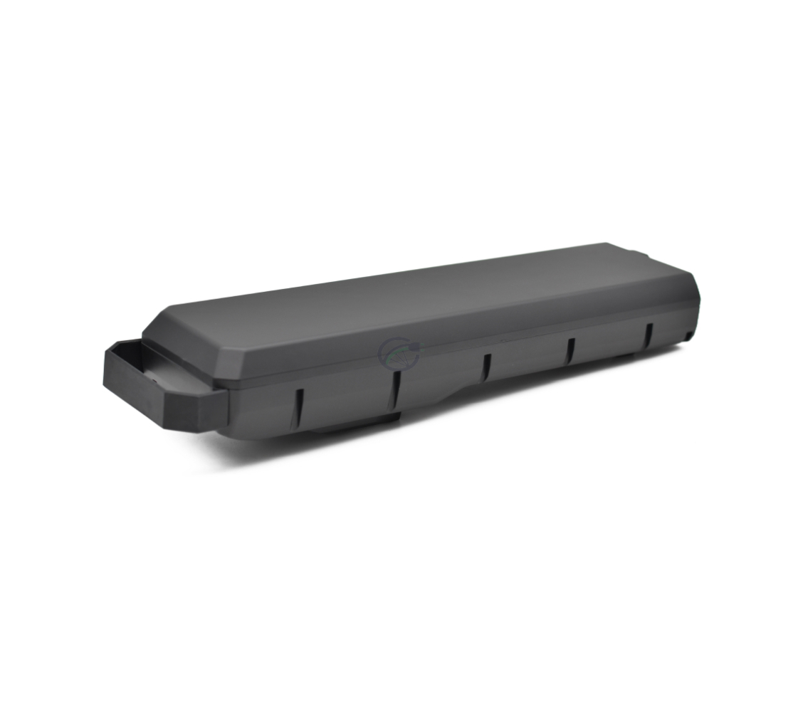 Tredjedels visning af Bosch Powerpack 700 Performance/Active bagagebærer E-Bike Vision, taget bagfra batteriet. Bagsiden og siden af batteriet er tydeligt synlige, ligesom håndtaget på batteriet.