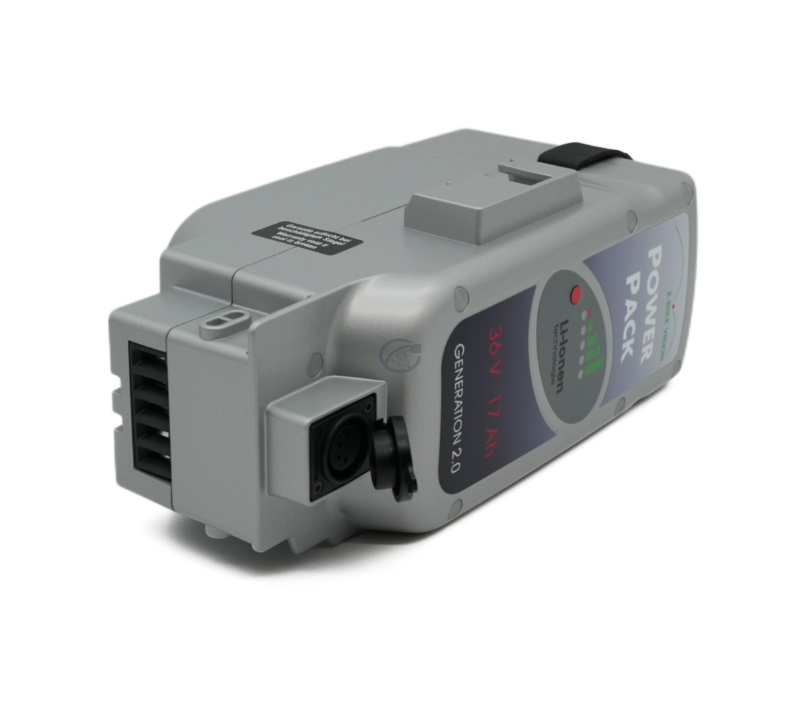 Trekvartvisning af liggende Panasonic Deluxe 36V 17Ah Compatible, hvor cykeltilslutningen og ladeporten er godt synlige.