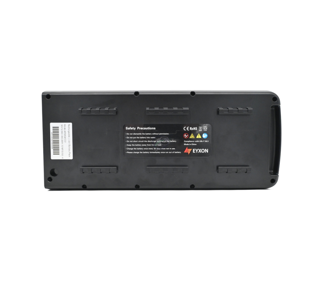 Fuldt billede af undersiden af EYXON Sparta/Batavus B400 36V 12.8Ah Compatible cykelbatteri.
