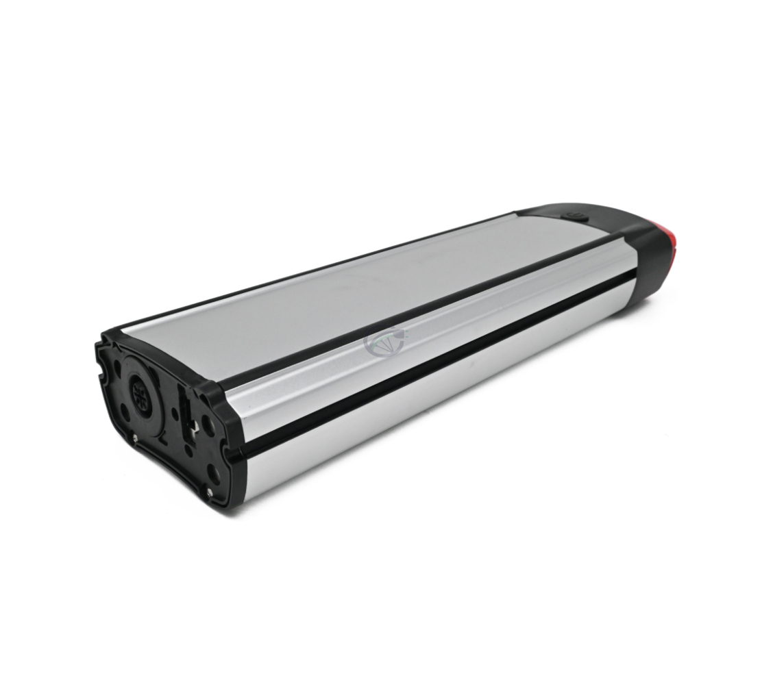 Et billede taget fra en skrå vinkel af den Gazelle Innergy Gold kompatible batteri. Den skrå vinkel viser tilslutningen til cyklen.