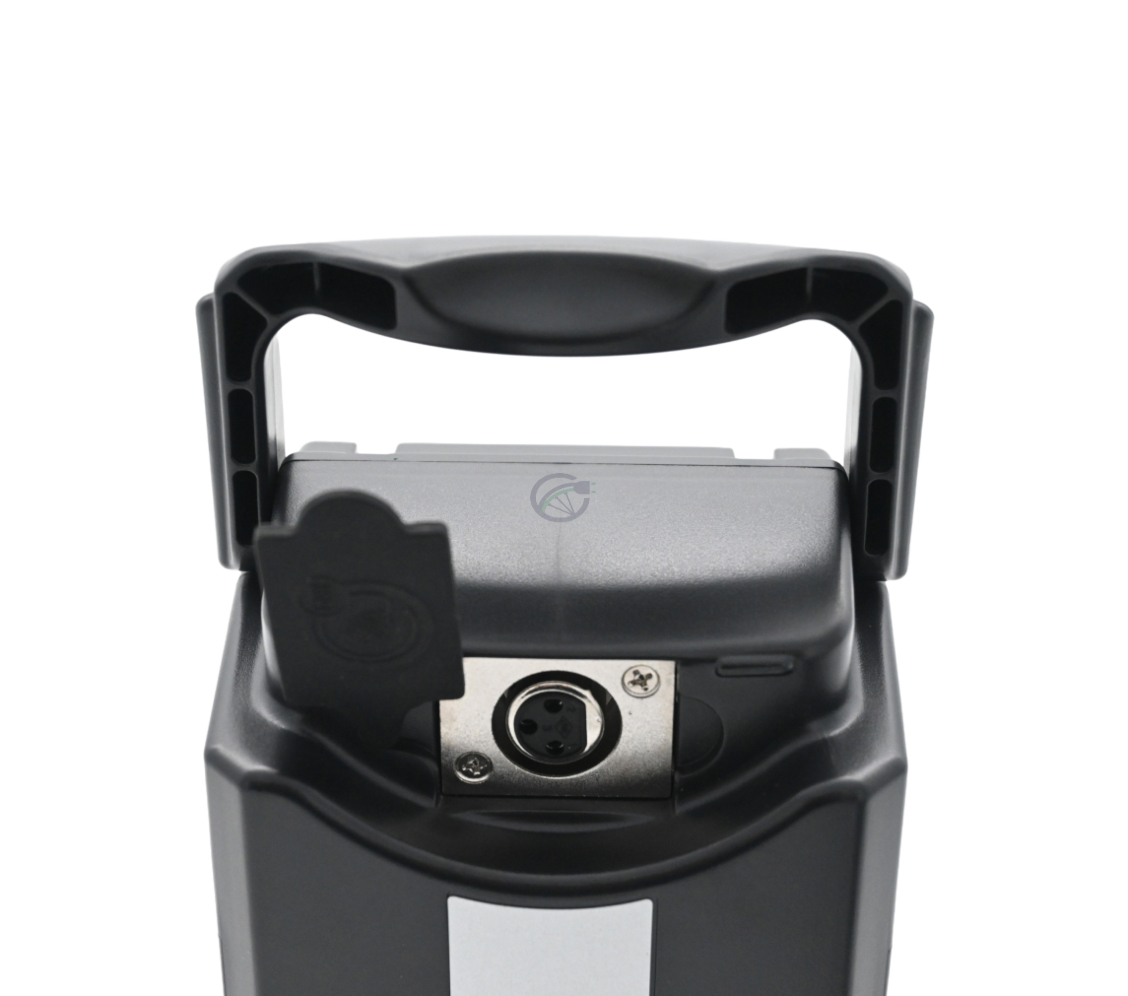 Nærbillede af opladningsporten på Giant Twist Compatible 13Ah cykelbatteri.