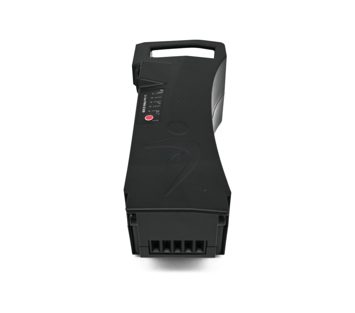 Frontsyn af Impulse 36V 14.5Ah kompatibelt batteri produceret af EYXON. Cykeltilslutningen og toppen af batteriet er synlige.