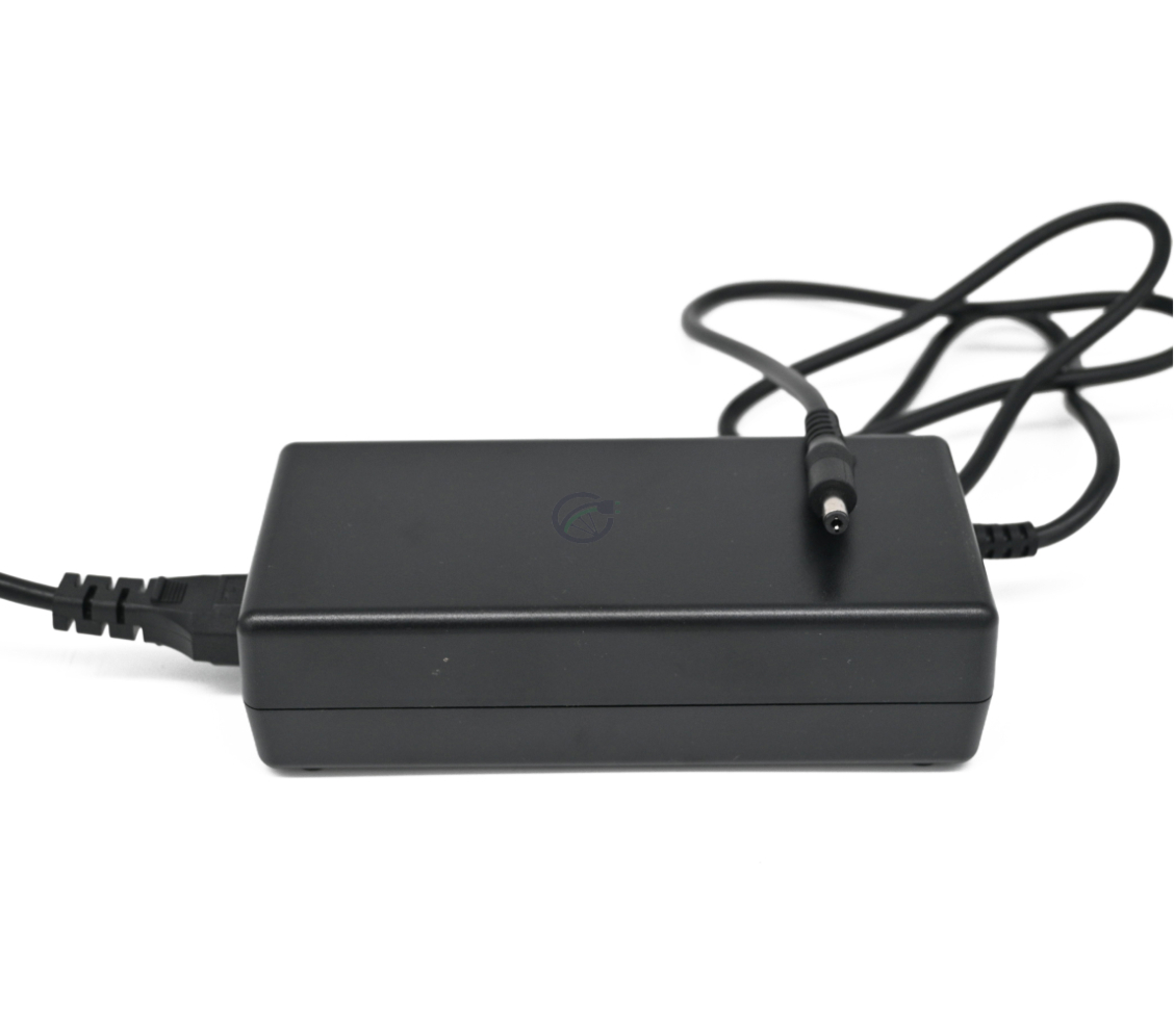 Sideudsigt af Phylion 42V 2A 2-polet oplader.