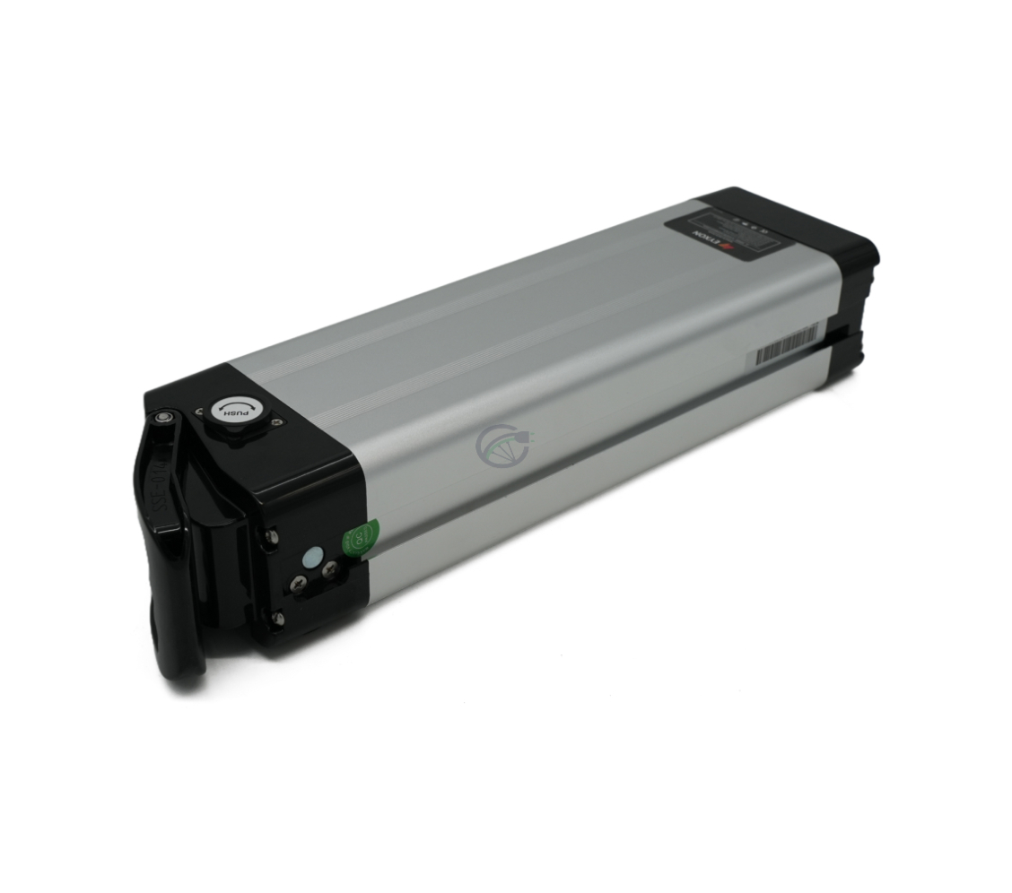 Trekvartsvinkel af Phylion XH370-12J Silverfish 37V 12Ah Compatible liggende, taget tæt på, hvor batteriet er godt synligt.
