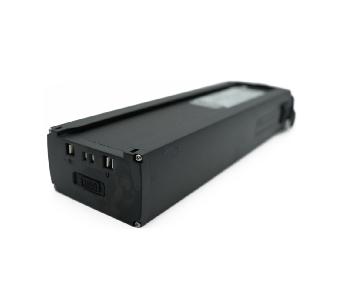 Trekvartsvinkel af Promovec Carrier 6.2XL 36V 11Ah cykelbatteri på hovedet. Batteriets cykeltilslutning er synlig.