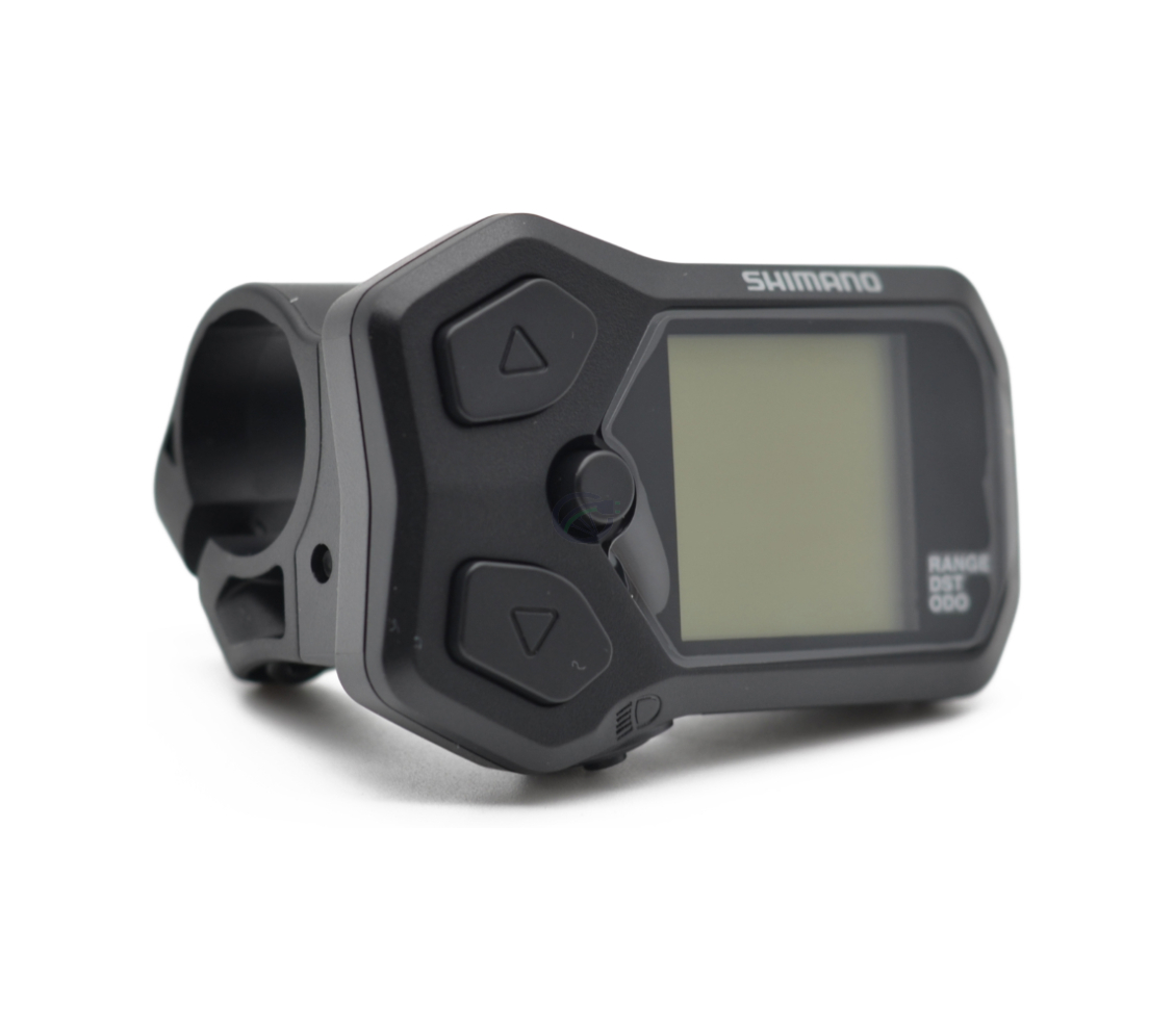 Trekvartssyn af Shimano Steps display SC-E5000 cykelcomputer fra en lav vinkel