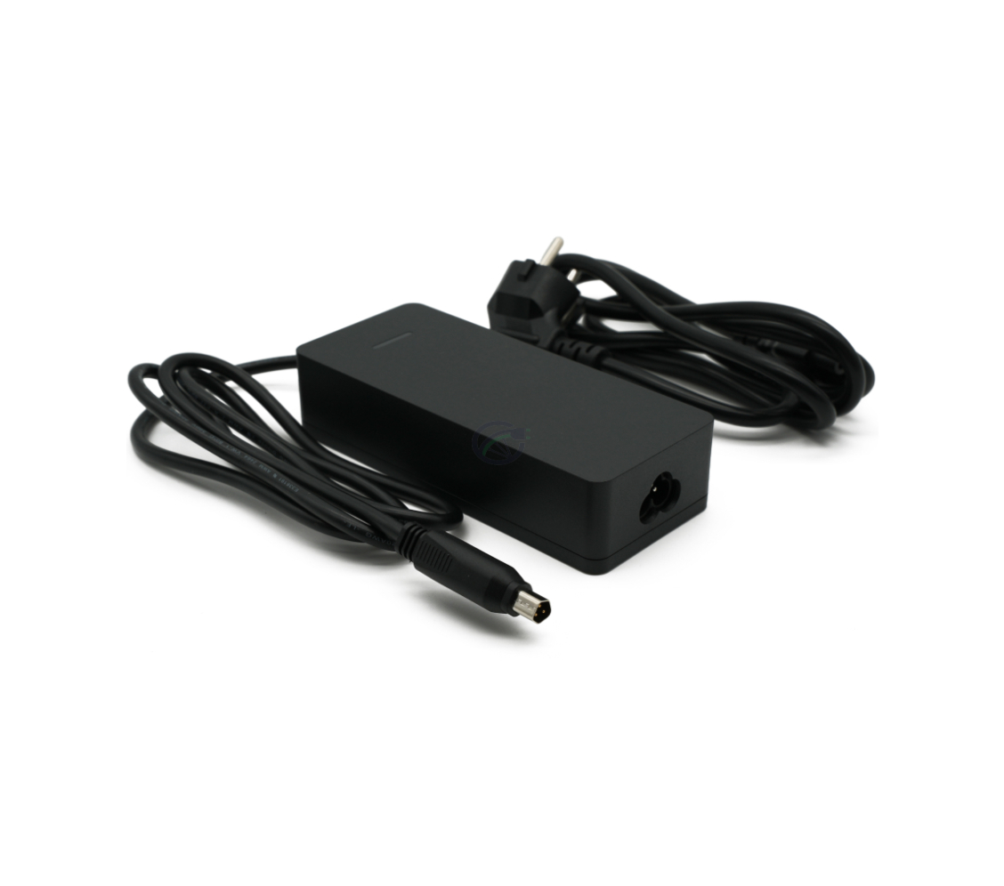 Trekvartvisning af Sparta / Batavus E-Motion Smart oplader, hvor strømforbindelsen er godt synlig.