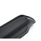 Nærbillede af fronten af AEG DownTube 36V 10.4Ah erstatningscykelbatteri, hvor LED-indikatoren og power-knappen er tydeligt synlige.

