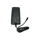 Set ovenfra af Alber Neodrives Z20 V8 RS opladeren. Ladeindikatoren er tydeligt synlig.