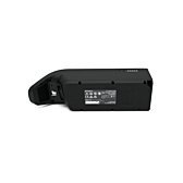foto af Shimano BT-E6010 36V 11.6Ah fra siden, hvor du kan se siden og undersiden af batteriet med klistermærkerne og batteriprocentindikatoren