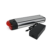 Den Gazelle Innergy Guld-kompatible batteri med 36V og 13Ah, inklusiv gratis oplader. Denne oplader kan også ses på billedet.
