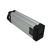 Trekvartsvinkel af Phylion XH370-12J Silverfish 37V 12Ah Compatible, hvor cykeltilslutningen er synlig, taget fra toppen.