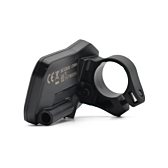 Trekvartssyn af bagsiden af Shimano Steps display SC-E5000 cykelcomputer. Monteringssystemet er godt synligt.